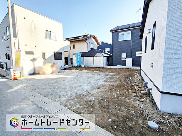 【現地外観写真】ご予約をいただければ、もちろん平日や夜間でもご案内は可能です。お仕事の形態が多様化しておりますので、決まったお時間では中々身動きが取れないお客様も多いかと思います。お気軽にお申し出ください！