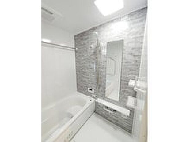 【浴室】１坪ある浴室です。