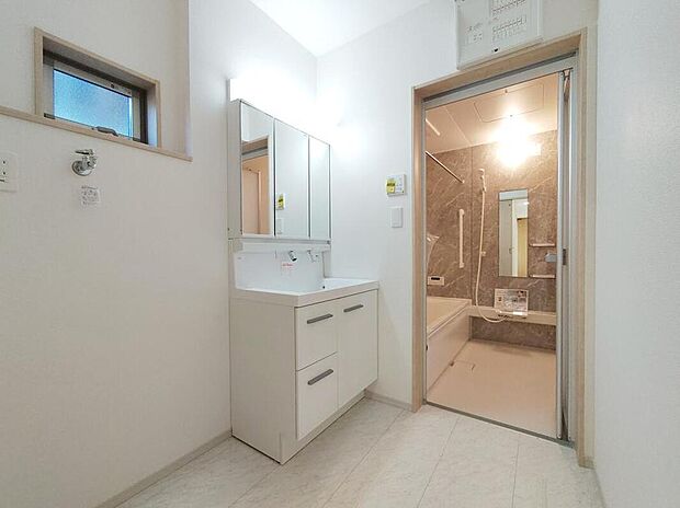 【洗面台・洗面所】【１号棟】洗面室です。