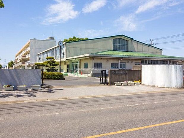 久喜市立栗橋東中学校（約900m）