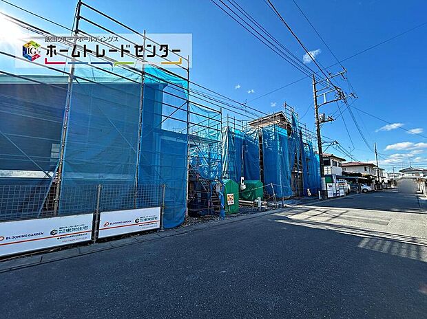 【現地外観写真】駐車スペース2台♪ご夫婦でお車を所有でき、お車でのお出かけも楽しめますね♪当日のご見学予約も承ります。現地をご覧いただきながら、住まいの夢をお聞かせください。