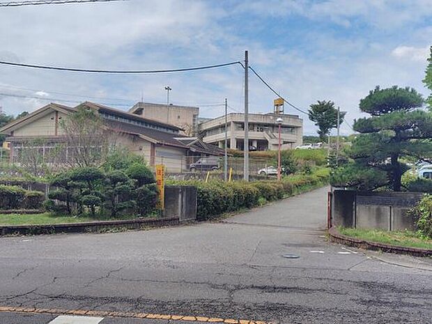 嵐山町立玉ノ岡中学校(約2,000m)