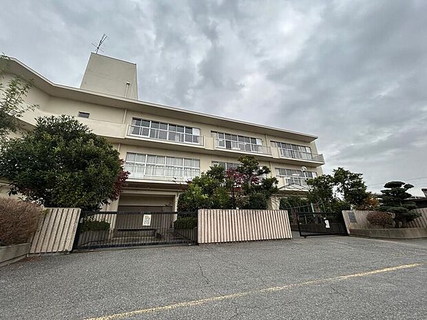 行田市立桜ケ丘小学校（約900m）