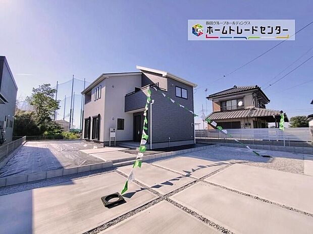 【現地外観写真】【3号棟☆】隣家との距離も、前面道路の幅員も充分にございますので、プライベートにも配慮されたお住まいとなっております。ゆとりの広さは魅力的です。是非この機会にご見学ください♪