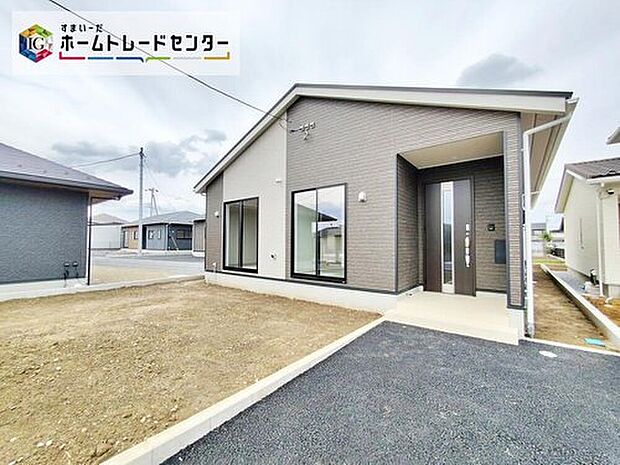 【現地外観写真】（3号棟）今から見たい！大歓迎です♪ お気軽にホームトレードセンターまでお問い合わせください。 閑静な街並みの分譲地を是非現地にてご覧ください。 近隣の物件も併せてご紹介することも可能です。

