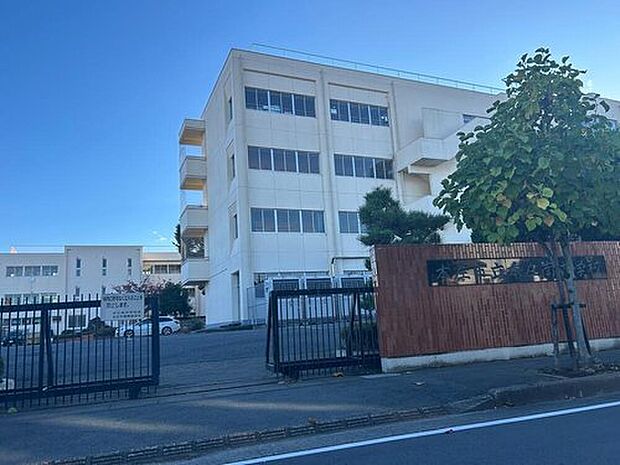 本庄市立本庄南中学校(約1,300m)