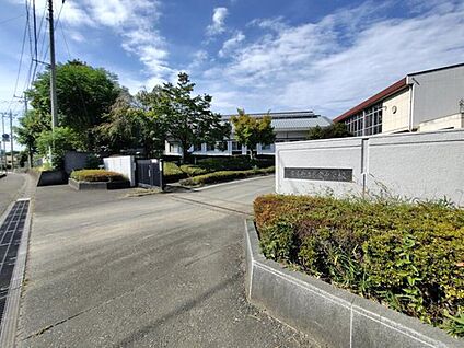 寄居町立男衾中学校 650m(徒歩9分)