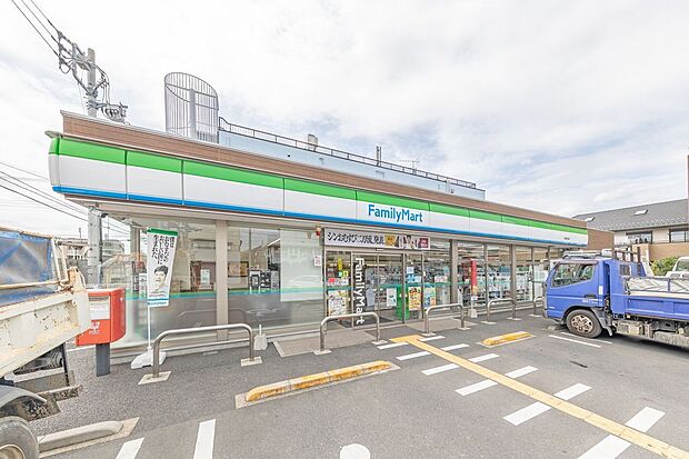 ファミリーマート鴻巣加美店（約910m）