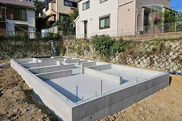 2WAYアクセス可能！！
阪急「川西能勢口」駅徒歩約17分
能勢電「川西能勢口」徒歩約17分
(1号地) 