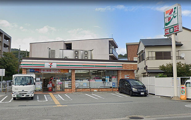 セブンイレブン宝塚売布東の町店（約800m）