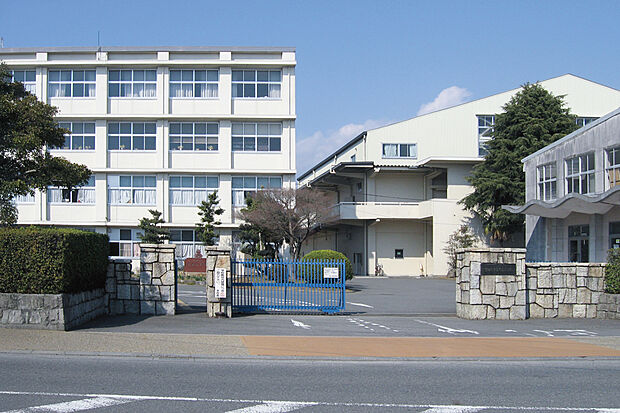 富士高校(約990m)