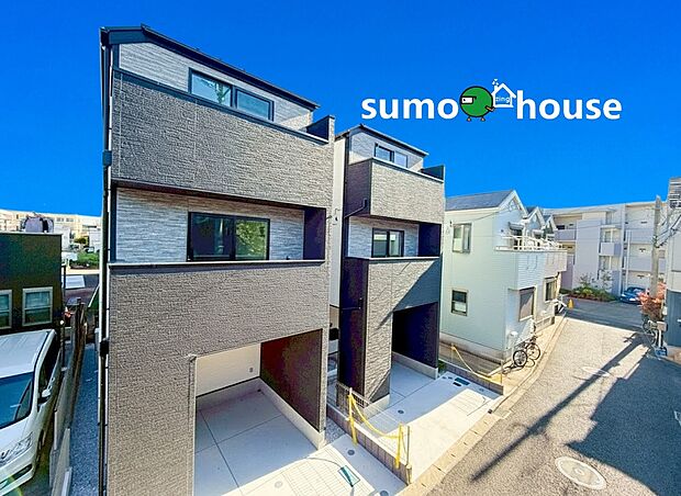 まるで一枚の絵画のように、建築そのものが芸術となる住まい。最高峰のデザイナーズ住宅は、素材・空間・光の三位一体によって生み出される静謐と力強さを併せ持つ存在です。