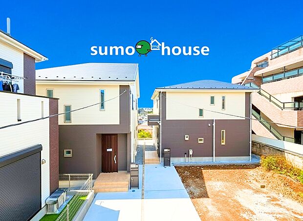 南に大きく面した掃出し窓から光が降りそそぐ開放的なリビング。大きな窓からは、太陽のやわらかな光はもちろん、年中爽やかな風が吹き抜けます。自然の恵みが、快適で心地の良い空間を演出してくれますね。