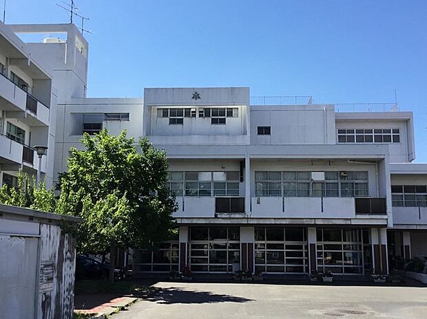 横浜市立栗田谷中学校（約580m）