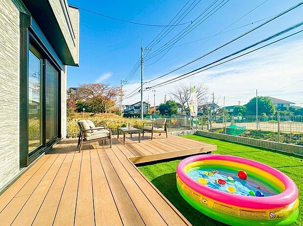 【南に広がる庭】年中大活躍のプライベート空間になるお庭は、ご家族の団らんの場として最適なスペース。夏場にはご家族やご友人を招待してのＢＢＱやお子様の水遊びも楽しめますね！(外構等はCGです)