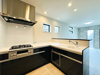 家電配置のしやすいL型キッチン