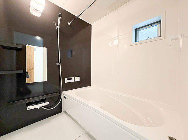【ユニットバス】話題のミラブルｚｅｒｏとミラバスを標準搭載。毎日のバスタイムが、エステのような美肌・リラックスタイムへと変わります。微細な気泡が汚れを落とし、お肌を優しくケアする、最新の美容設備をぜひご体感ください。