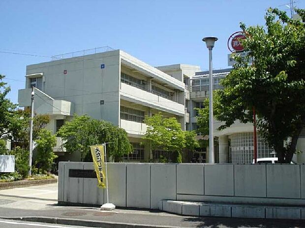 横浜市立荏田西小学校(約520m)