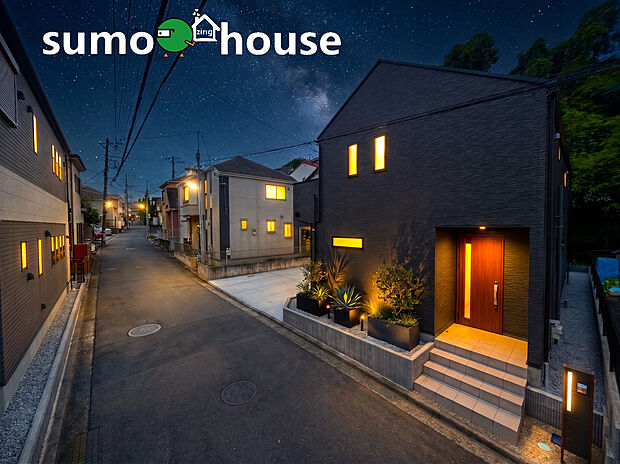 【高級感漂うデザイン】住宅の顔ともいえる外壁には、デザイン性と耐久性に優れるサイディングを採用しており、建物を美しく保ちます。雨や汚れに強く長期間にわたり綺麗な外観を維持できるため、将来のメンテナンス費用も抑えられます。