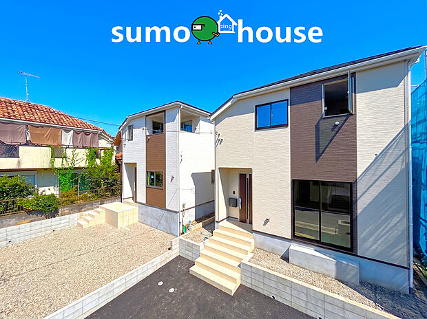 【制震装置&耐震最高等級取得のデザイナーズ住宅】10棟からなる新しい分譲地は、美しい街並みを形成し住む人に誇りと愛着をもたらします。採光や風通しを考慮した配棟計画により、どの区画でも明るく開放的な生活を満喫できる充実の住環境が整えられています。