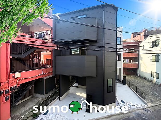 【洗練されたデザイン】毎日の暮らしを快適にする省エネ住宅です。断熱性や省エネ性能に優れており、夏は涼しく冬は暖かい室内環境を保ちます。冷暖房効率も良く、家計にも地球にも優しいサステナブルな住まいを実現します。