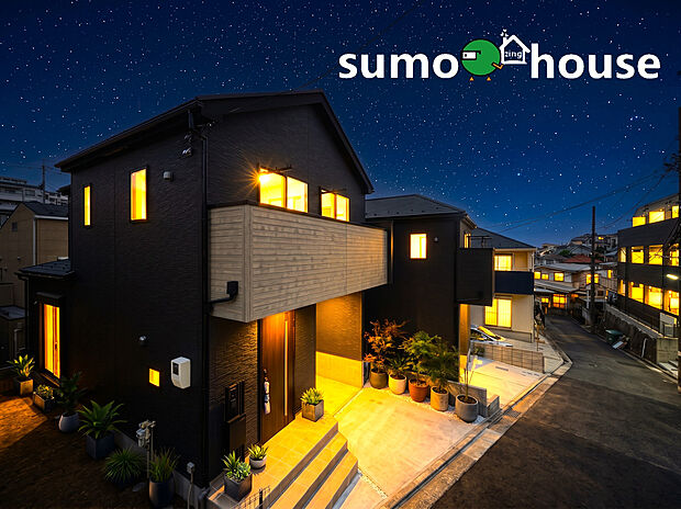 【耐震最高等級&ZEH水準省エネデザイナーズ住宅！】ペアガラスを採用していますので、高い断熱効果により夏は涼しく冬は暖かく過ごせます。冷暖房の効率が良くなるため光熱費の節約につながるほか、冬場の結露の発生も抑えてくれる、とても機能的な窓ガラスです。