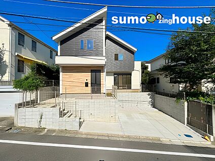 駐車並列2台可能なゆとりをもつ新築デザイナーズ住宅