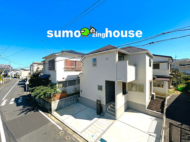 【長期優良認定のデザイナーズ住宅】深く豊かな緑と爽快な青い空を感じる、まるで杜の中に暮らすような心地よさを存分に堪能いただける邸宅です。最高グレードの設備仕様が標準装備の新築住宅で快適で便利な生活をお送り頂ける一品です。