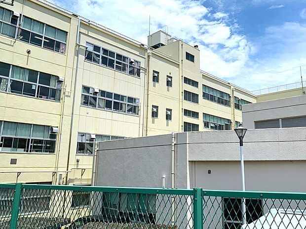 横浜市立上山小学校（約450m）