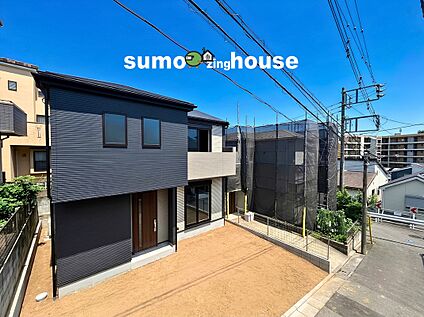 駐車2台可能なゆとりの敷地を持つデザイナーズ住宅