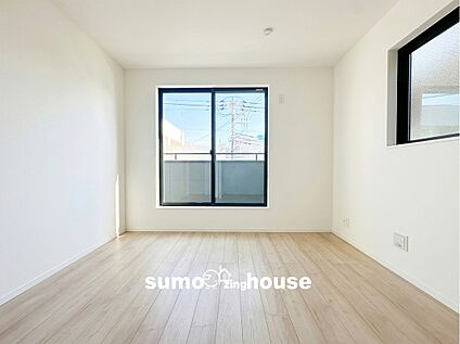 2面採光の明るい居室