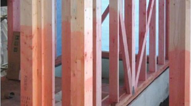 【防蟻処理】シロアリの侵入・被害を防ぐための処置。予防駆除剤などを使用し、木造住宅へのシロアリ被害を防ぎます。