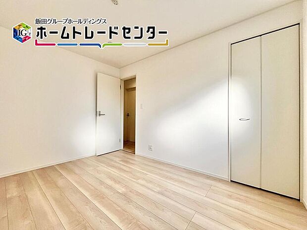 【リビング以外の居室】各室収納を完備して、タンス要らず♪マンションや賃貸と違って戸建は何といっても収納が多いのがメリット。