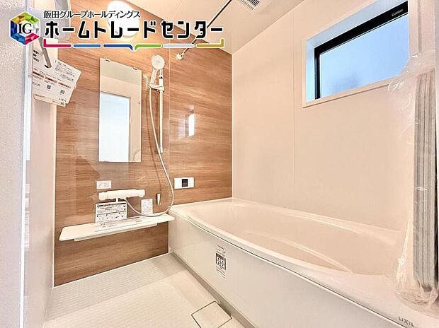 【浴室】1坪タイプの浴室は、足を延ばして入ることのできる浴槽です。もちろん家族で仲良く入浴も可能♪一日の疲れも吹っ飛びますね。