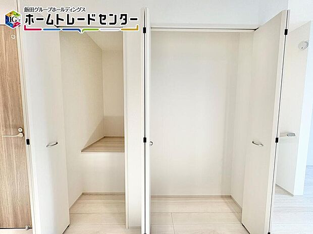 【収納】ちょっとしたところに嬉しい収納。日用品のストックや、防災備蓄品を入れるスペースとしてもぴったりです。