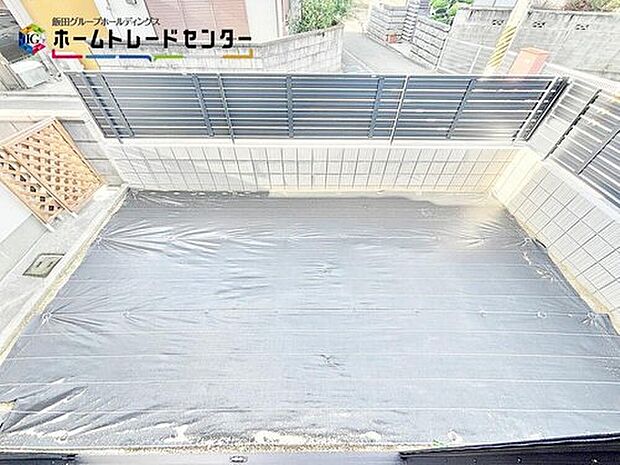 【庭】和室奥にある庭スペース。ガーデニングやお子様の遊び場など色々とお楽しみいただけます♪