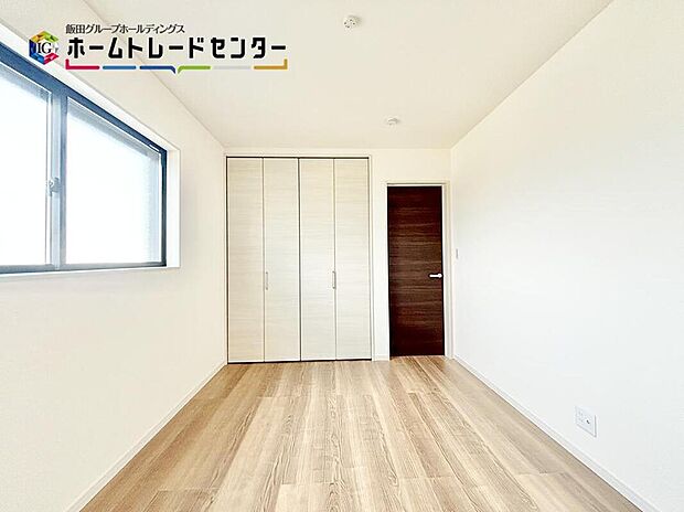 【リビング以外の居室】居室に収納を完備しておりますので、いつでもお部屋をすっきりとお使いいただけそうです。