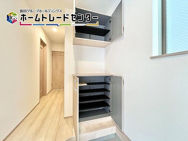 【玄関】玄関のシューズボックスは大容量で4人家族でも安心です!お客様を迎える玄関をいつもスッキリさせられます♪