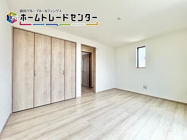 【リビング以外の居室】各室収納を完備して、タンス要らず♪マンションや賃貸と違って戸建は何といっても収納が多いのがメリット。