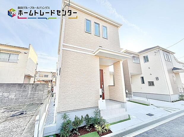 【現地外観写真】親御さんに安心♪小学校まで徒歩1分の立地に限定３邸が完成しました！ご見学は随時受付中♪