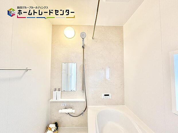 【浴室】1坪タイプの浴室は、足を延ばして入ることのできる浴槽です。もちろん家族で仲良く入浴も可能♪一日の疲れも吹っ飛びますね。