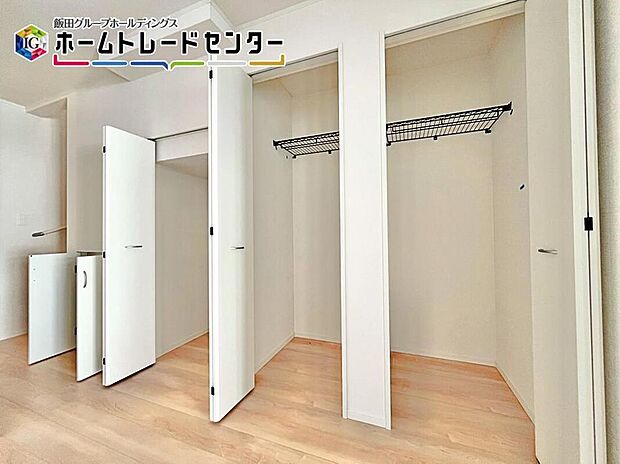 【収納】ちょっとしたところに嬉しい収納。日用品のストックや、防災備蓄品を入れるスペースとしてもぴったりです。