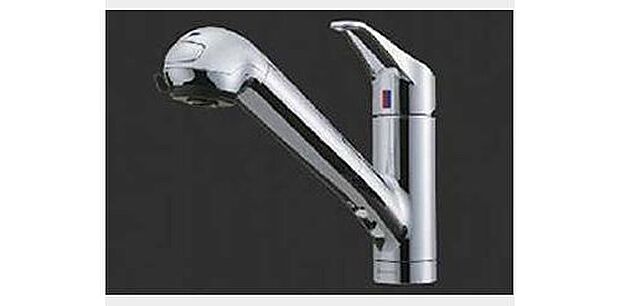 【浄水器内蔵型ハンドシャワー】キッチンの水栓は、いつでも美味しい水が飲める浄水器内蔵型。シングルレバーで、吐水・止水も温水の温度調整も簡単です。また、シンクの隅々までラクに流すことができるシャワー機能も装備しています(同仕様)