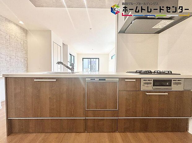 【キッチン】食洗機を標準設置したペニンシュラタイプのキッチンはリビング全体を見渡すことが出来ます♪