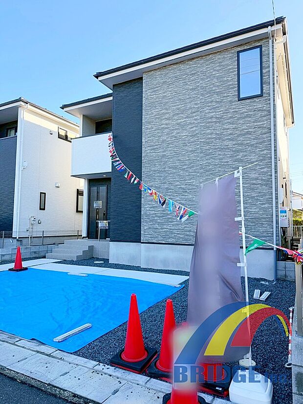 落ち着いた色合いでスタイリッシュな邸宅