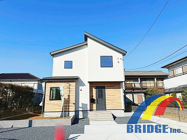 JR内房線【巌根駅】まで徒歩4分と通勤通学で電車を利用する方には便利な好立地！！外観・内装ともにスタイリッシュな建物でプロもお勧めする物件です！！