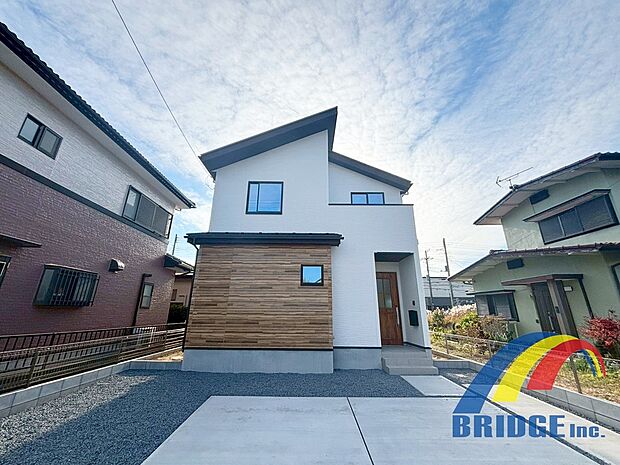 広々敷地面積約60坪！！並列駐車3台可能、大きなお庭付きの物件！！LDK約23帖もあり人気の南子安エリアでは滅多にない邸宅です！！