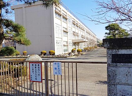 木更津市立木更津第一中学校 278ｍ(徒歩3分)