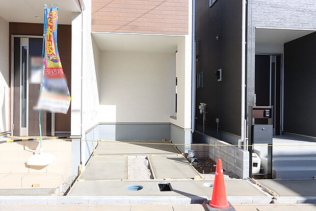 マイカーをお持ちの方にも嬉しいカースペース付き。日々のお出かけや送り迎えなどにも便利にお使いいただけます。