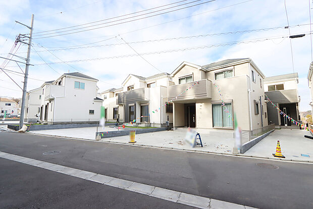 【ゆとりある前面道路 I号棟 J号棟】東側6.0m、南側5.0mの公道に面しており、お車の出し入れもスムーズに行えます 。